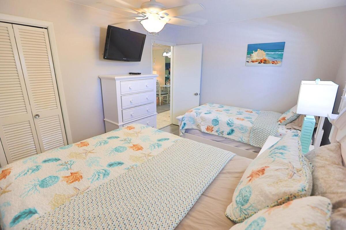 Updated Condo With Pool, Walk To Crescent Beach & Restaurants! Sarasota Ngoại thất bức ảnh